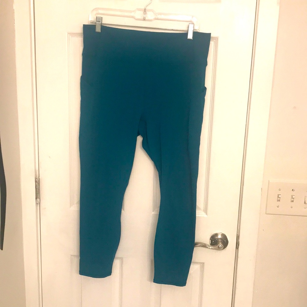 Fabletics workout leggings w/pockets!